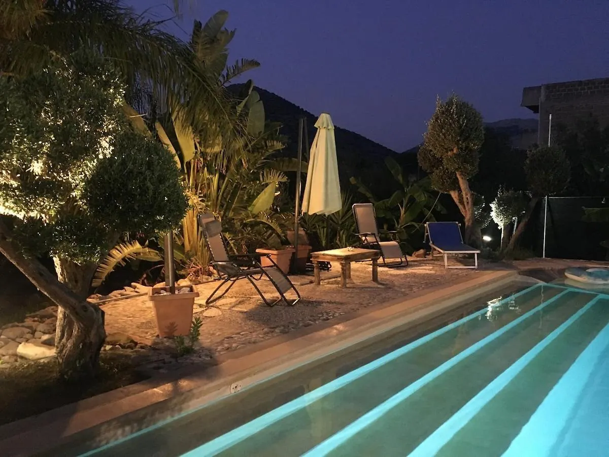 Villa With Private Pool And Wonderful View 카리니