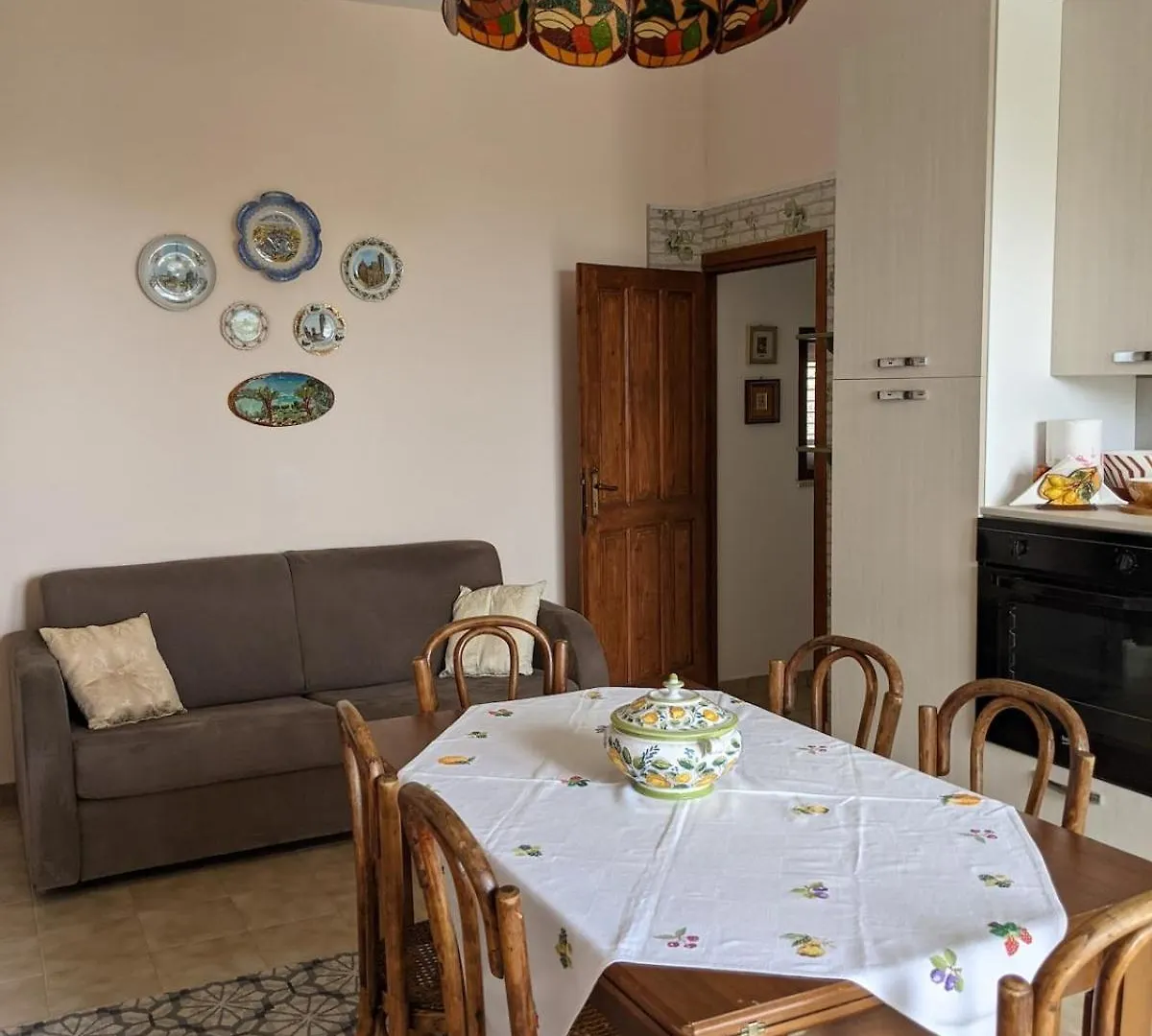Villa With Private Pool And Wonderful View 카리니